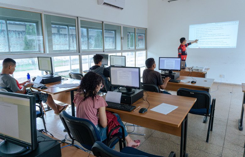 Inscrições para aulas e cursos gratuitos são oferecidos na zona Leste