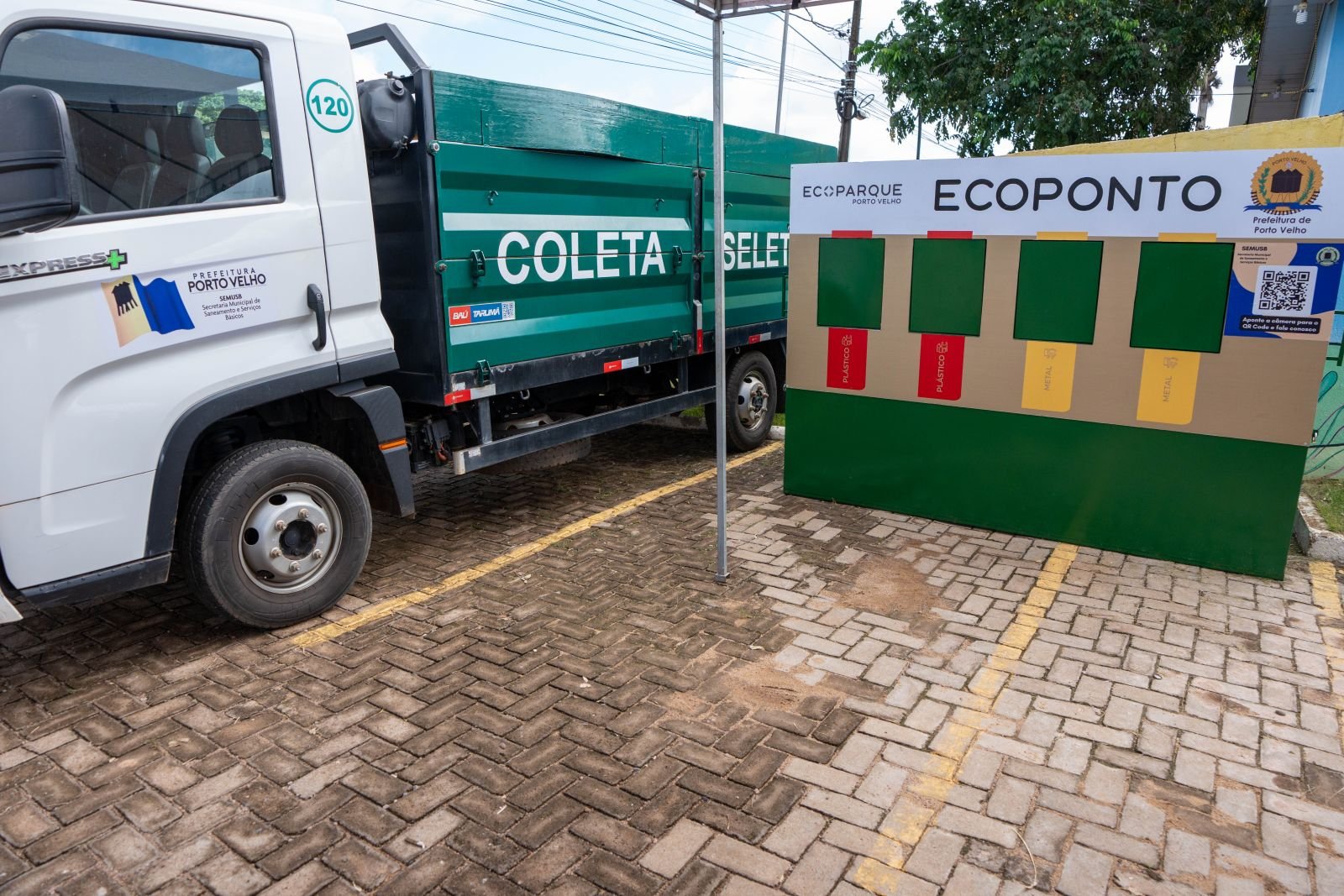 Prefeitura de Porto Velho entrega primeiro Ecoponto e caminhão para coletar material e levar aos catadores