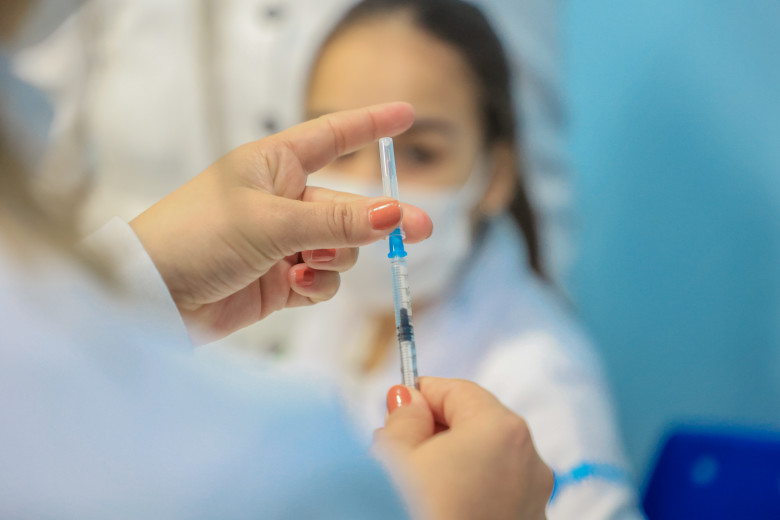 Vacinas disponíveis em campanhas de vacinação são ofertadas no Espaço Saúde