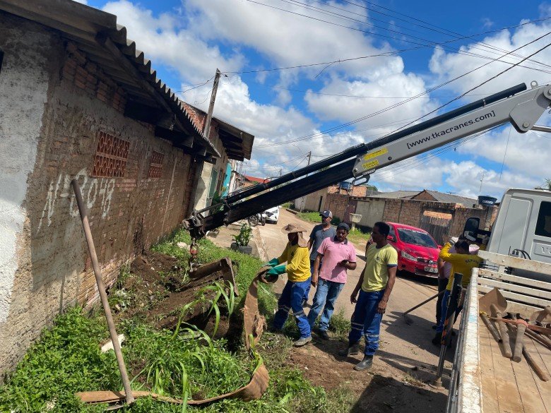 Trabalho de desobstrução de bueiros é intensificado em meio a chuvas rápidas e de grande volume na capital