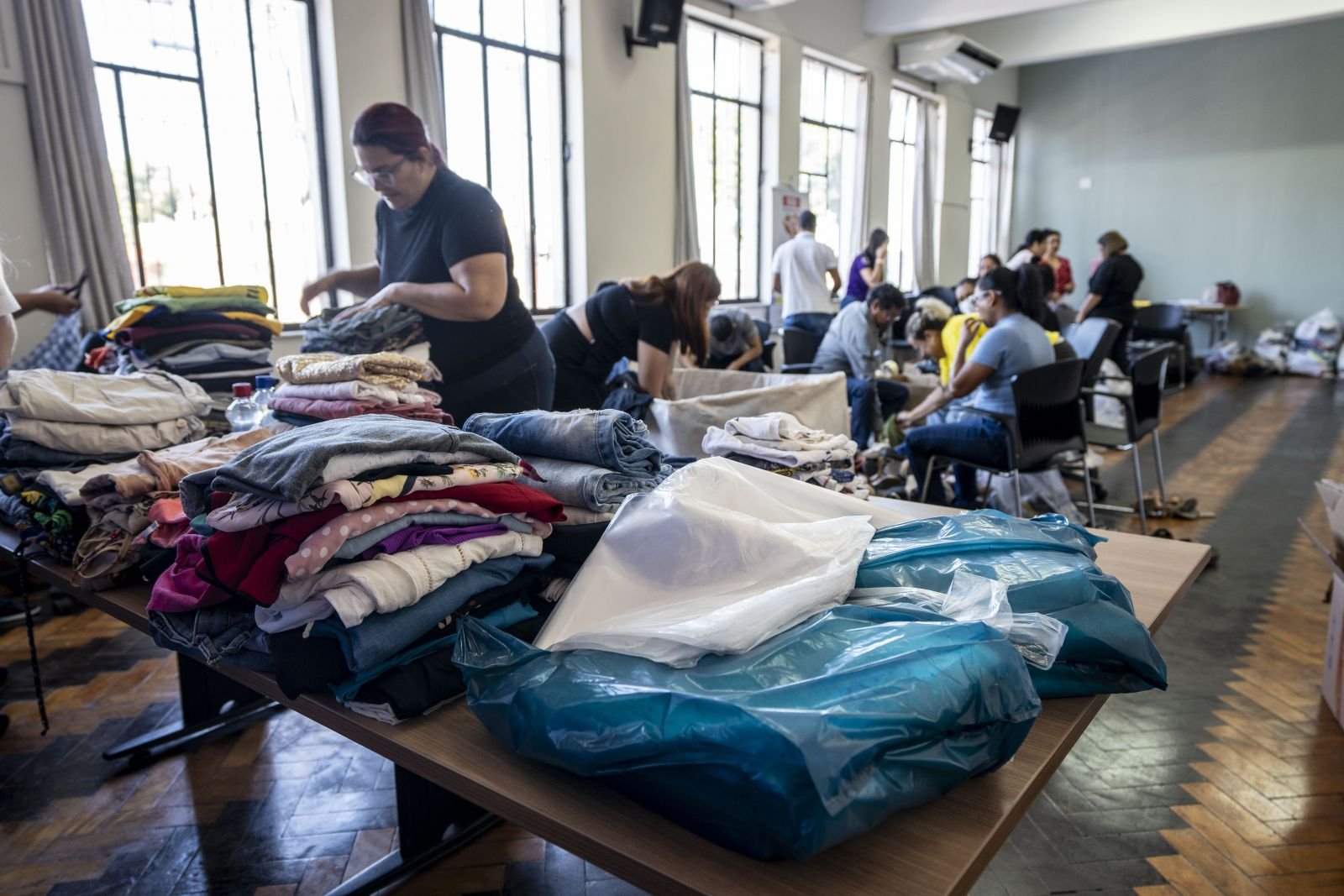 Prédio do Relógio segue como ponto de coleta para doações às vítimas da enchente no Rio Grande do Sul
