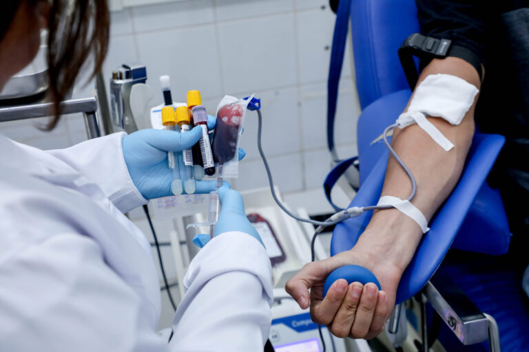 Campanha Junho Vermelho chama atenção para atrair mais doadores de sangue