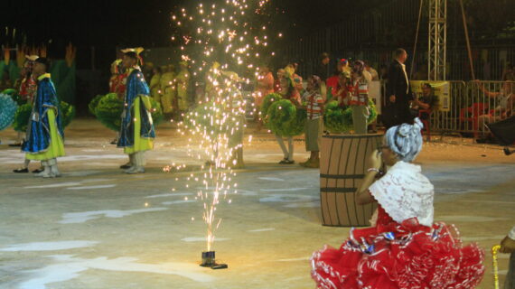 Turma do Chaves; a magia do boto; e muita fé invadem arena do Flor do Maracujá, na noite de quinta-feira