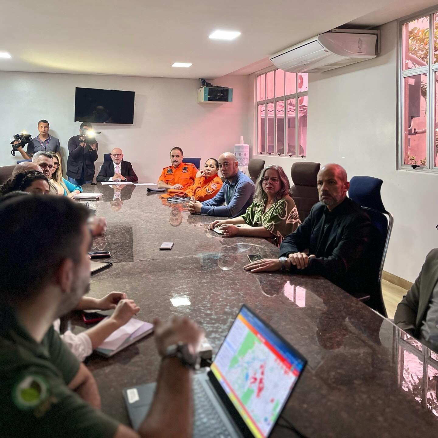 Aleks Palitot pressiona autoridades em Porto Velho a combater queimadas