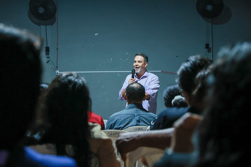 Durante reunião no Bairro Teixeirão, Léo Moraes explica como vai reforçar segurança pública em Porto Velho