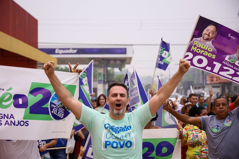 Durante caminhada nos bairros, Léo fala sobre melhor infraestrutura e mobilidade urbana em Porto Velho