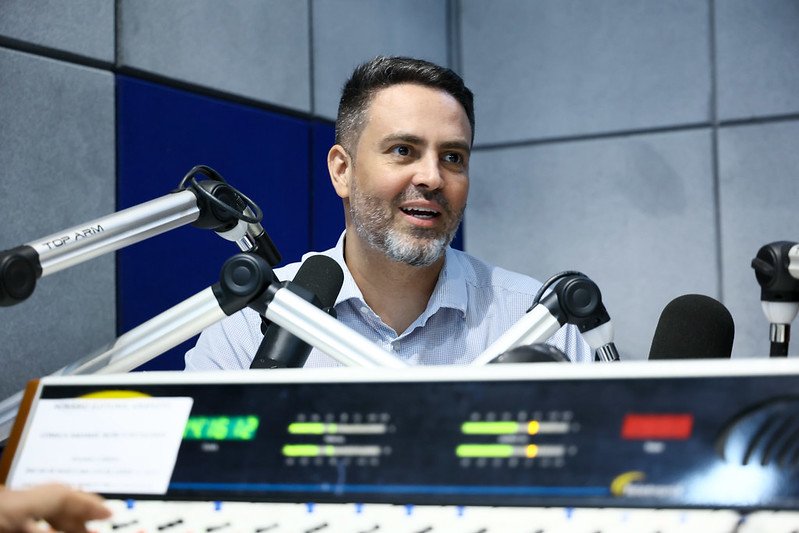 Durante entrevista em rádio, Léo Moraes fala sobre cidade mais sustentável e que vai cuidar do meio ambiente