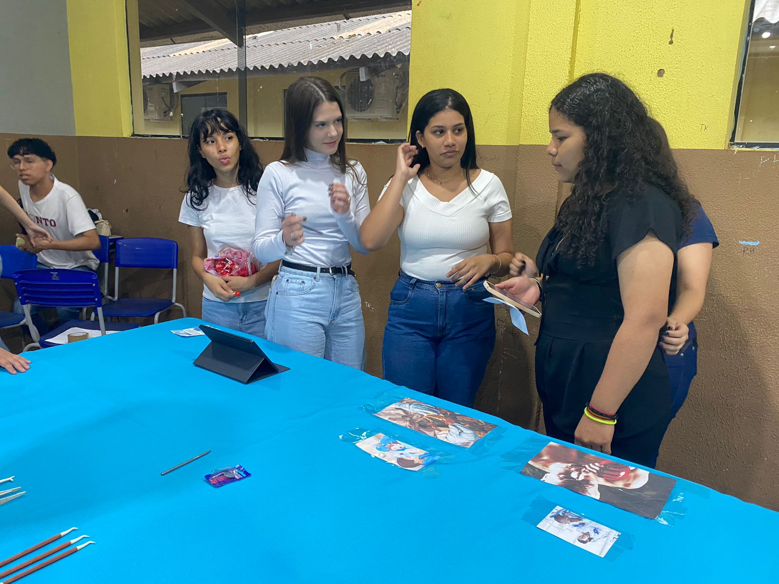 Fimca e Faculdade Metropolitana realizam ação social na Escola Ulisses Guimarães