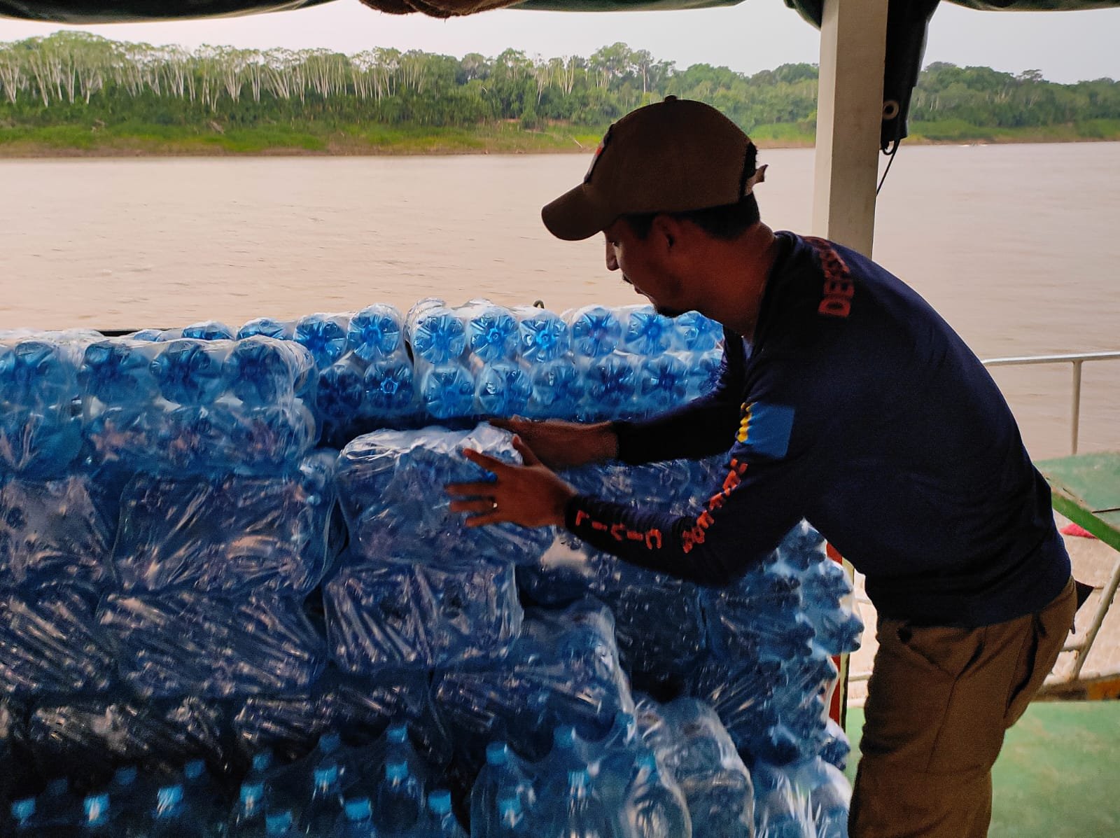 Rio Madeira recupera volume de água lentamente e Defesa Civil Municipal segue atendendo famílias ribeirinhas