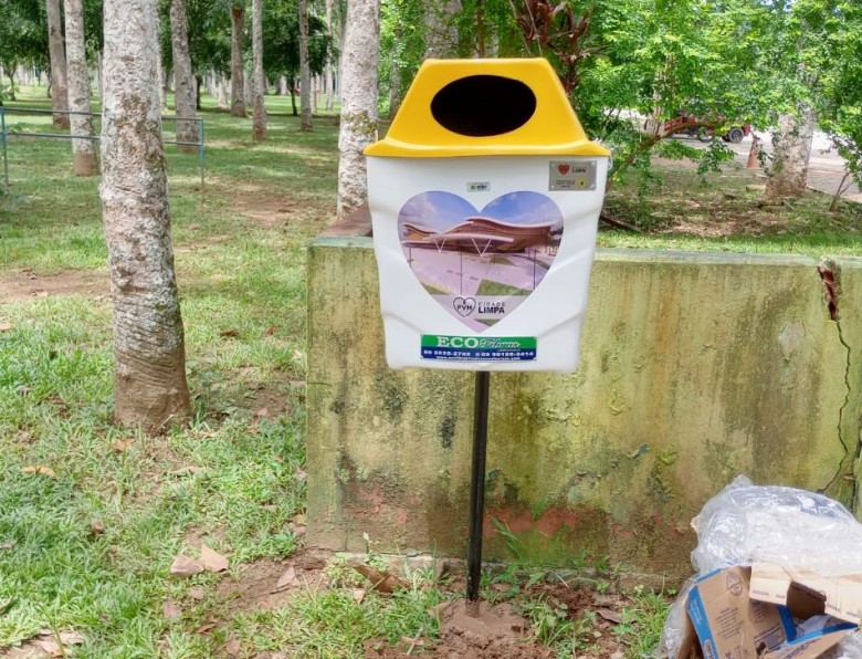 Novas lixeiras são instaladas em espaços públicos para incentivar a destinação correta de resíduos