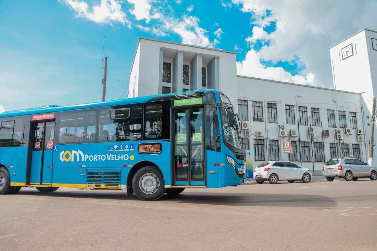 Nova tarifa de ônibus começa a valer e população comemora economia no bolso