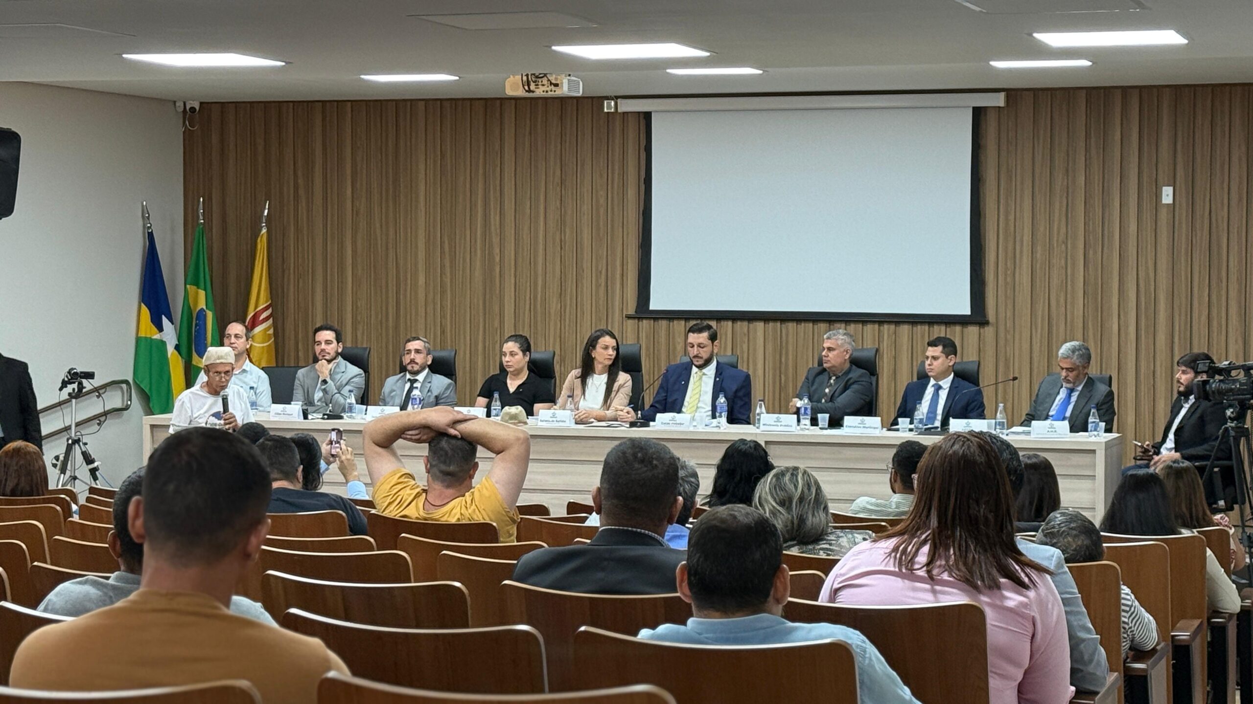 Esvaziada, audiência pública convocada pela CPI da Águas mostra que questões são pontuais