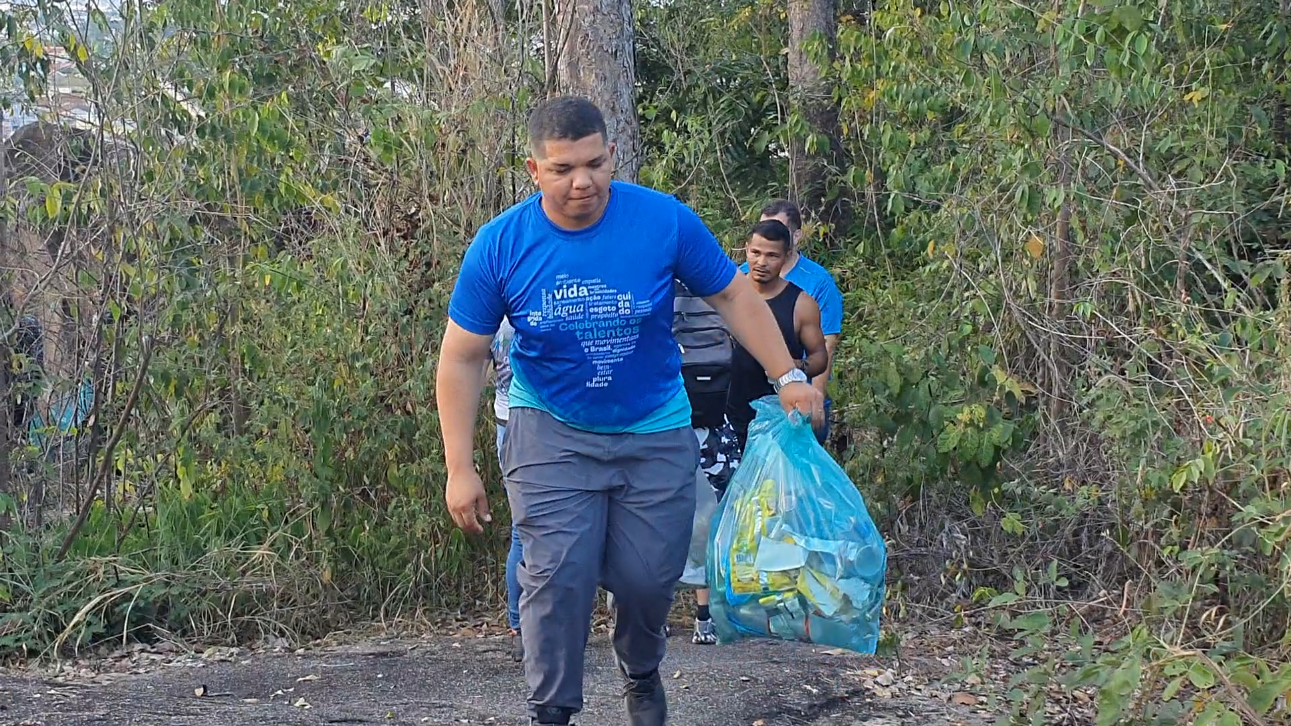 Águas de Ariquemes participa de trilha ecológica em ação de limpeza no Parque Municipal
