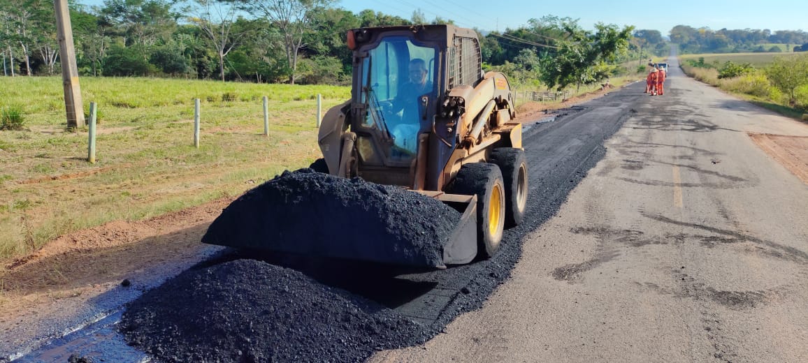Rodovia-370 recebe manutenção em 37 quilômetros, entre Cabixi e o trevo de Colorado do Oeste