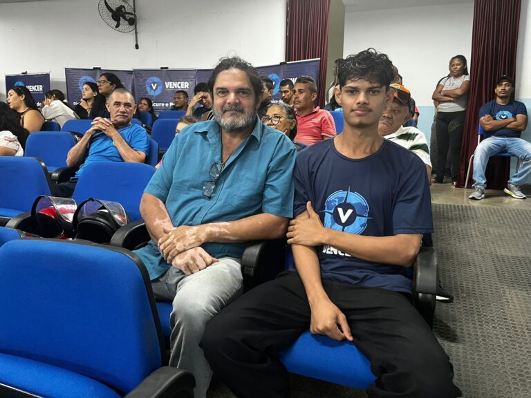 Pai e filho planejam parceria para trabalho ao concluírem cursos de capacitação profissional do Programa Vencer