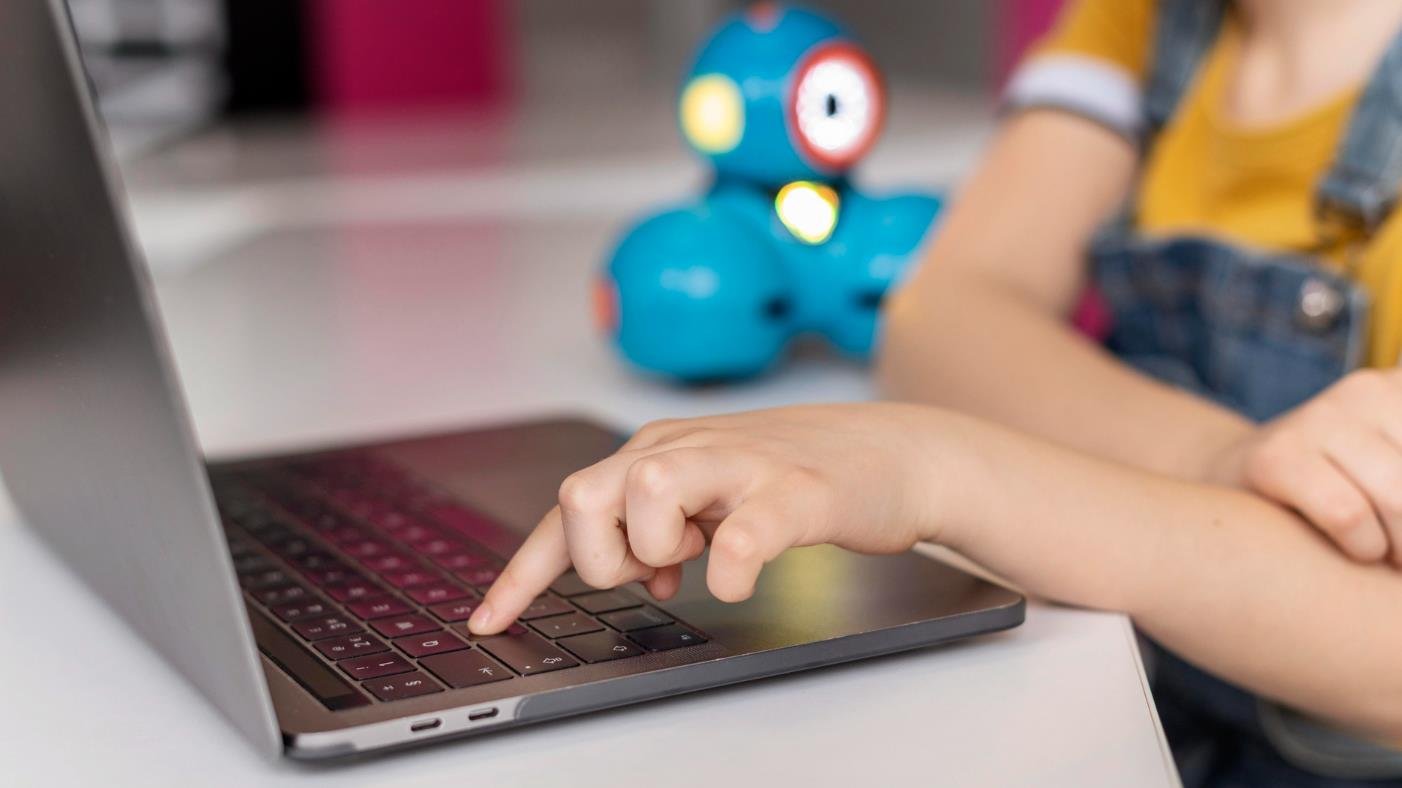 Nova lei garante mais segurança para crianças e adolescentes na internet