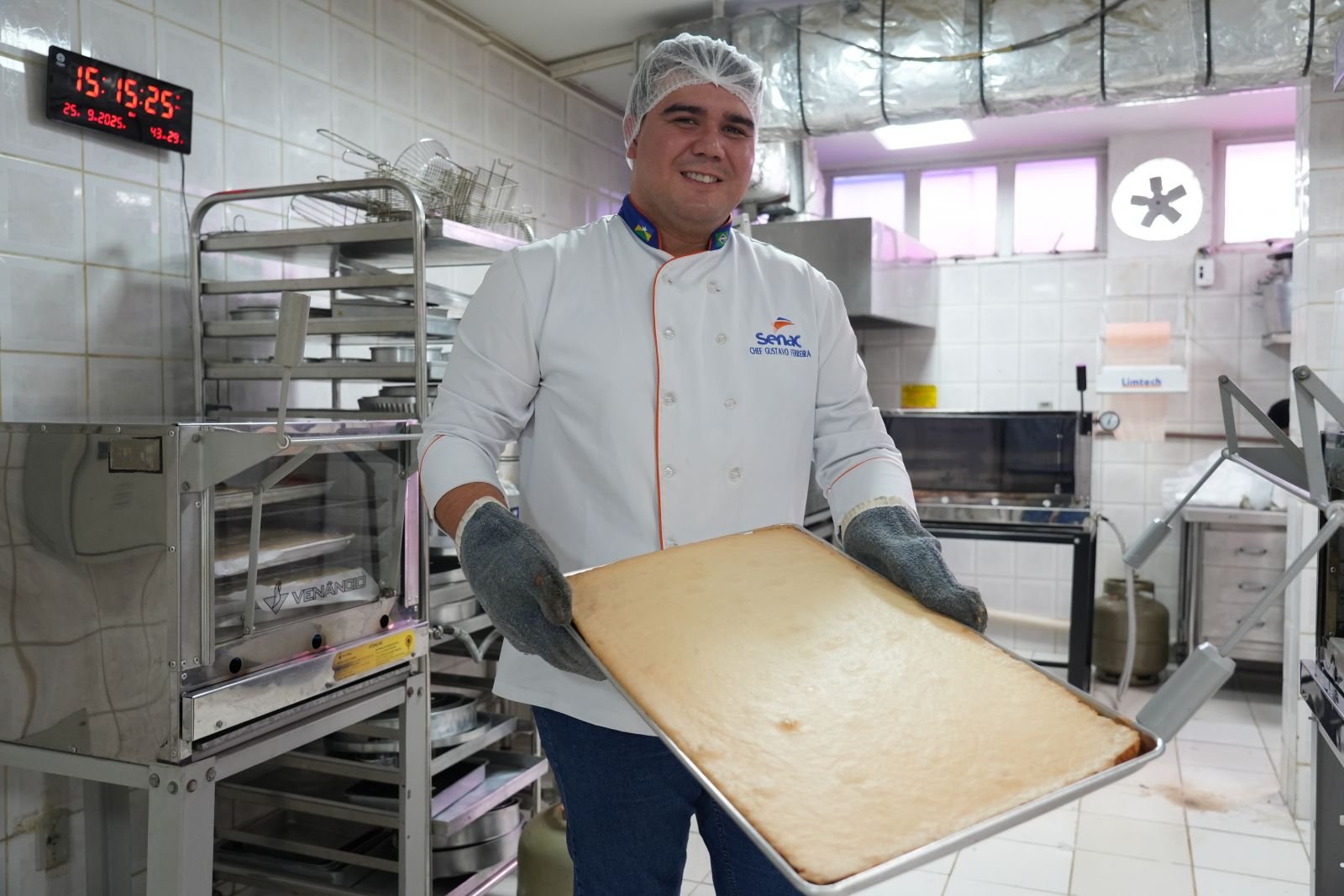 Fatias do bolo de 111 metros serão distribuídas por voluntários de forma organizada