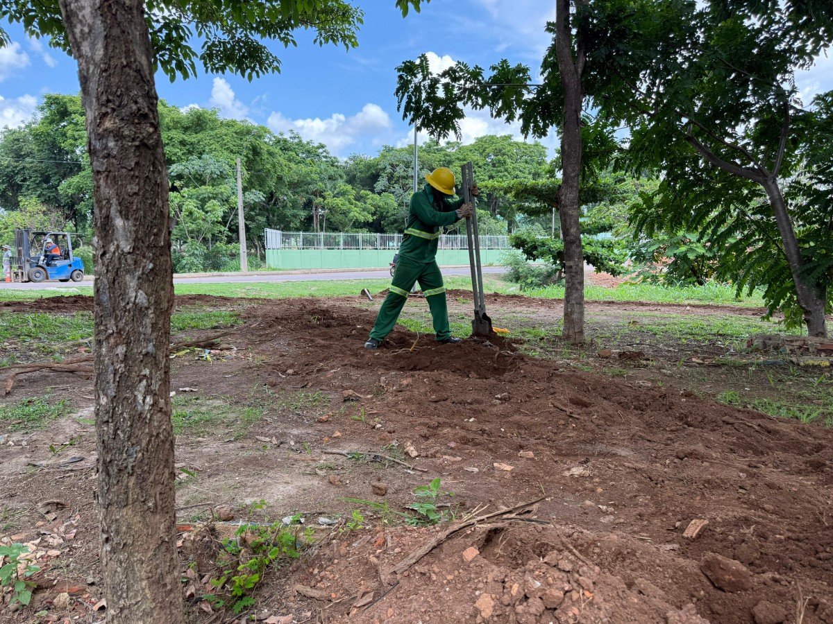 Furto de cabos elétricos interrompe obra de iluminação na Praça do Contorno