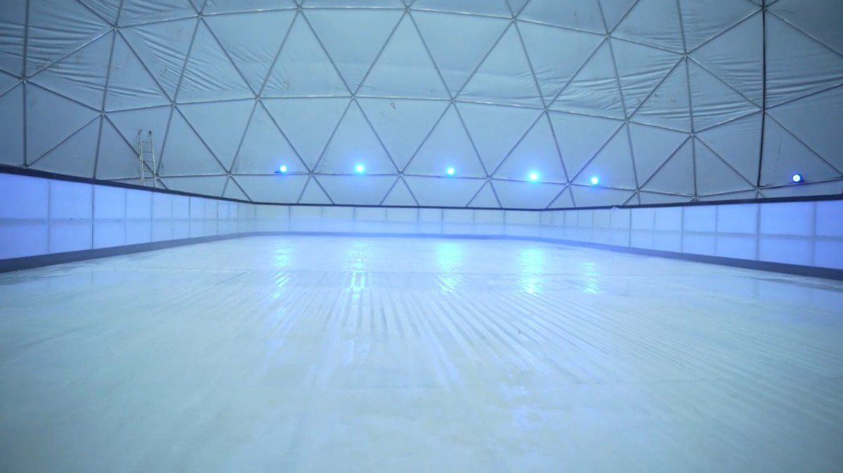 Inscrições para a pista de gelo já estão abertas e diversão para toda a família começa no sábado, 29