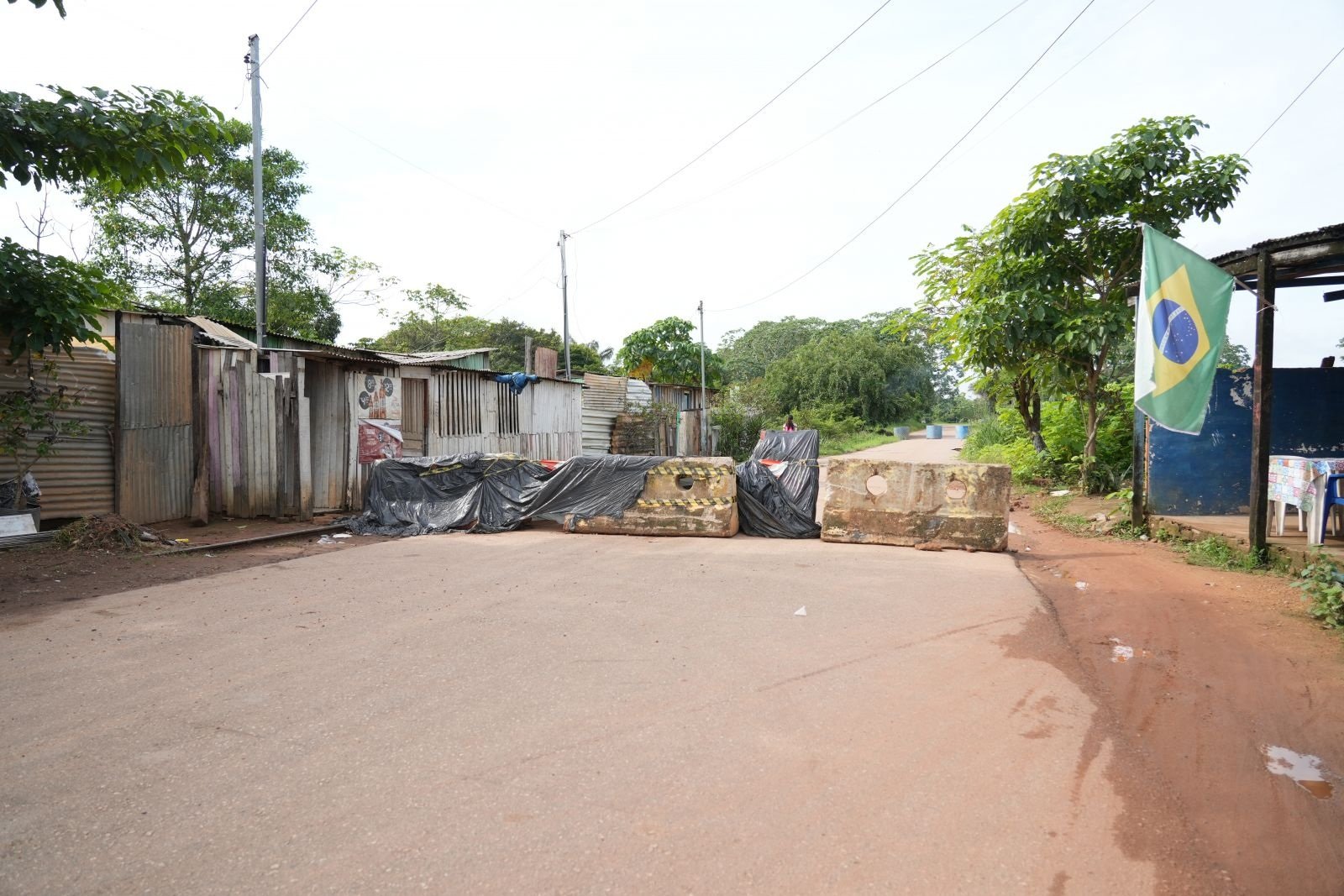 Canal Santa Bárbara segue interditado por risco de desmoronamento