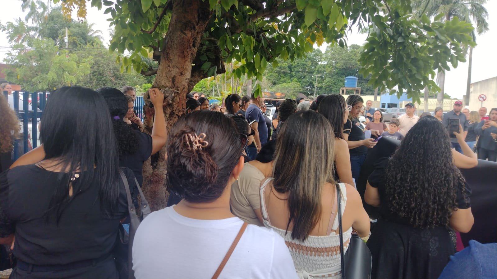 Professores vão às ruas em Porto Velho e denunciam irregularidades na gestão Léo Moraes