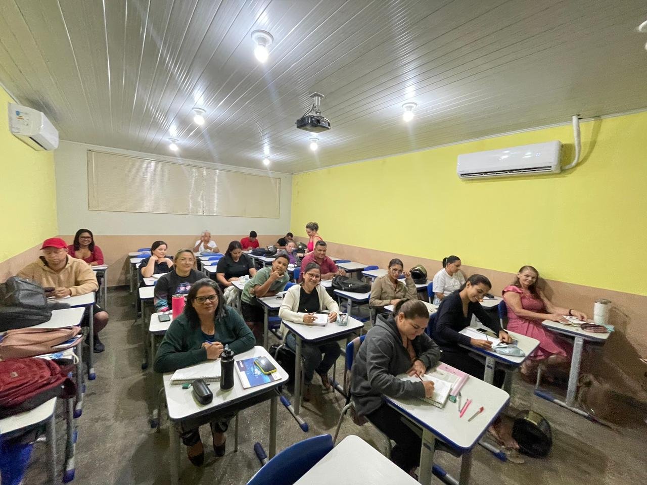 Confira a lista de escolas da Rede Estadual que ofertam Educação de Jovens e Adultos