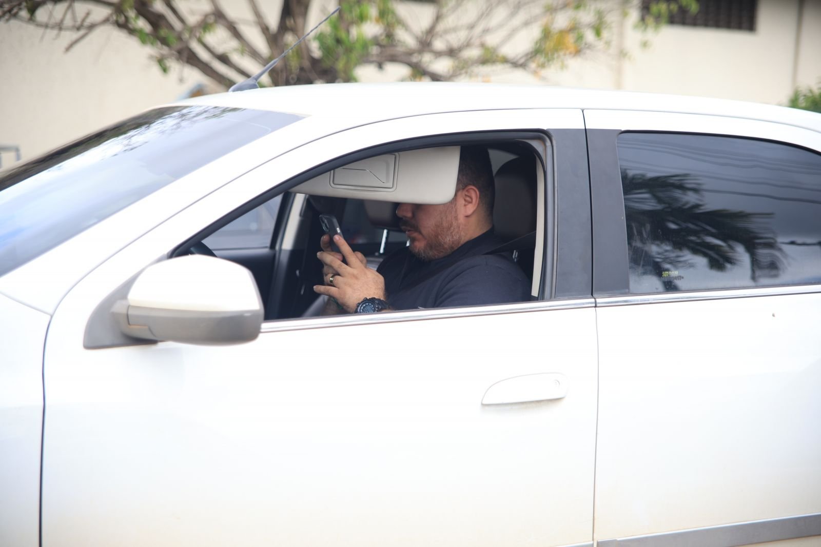 Uso de celular no trânsito terá fiscalização no Carnaval