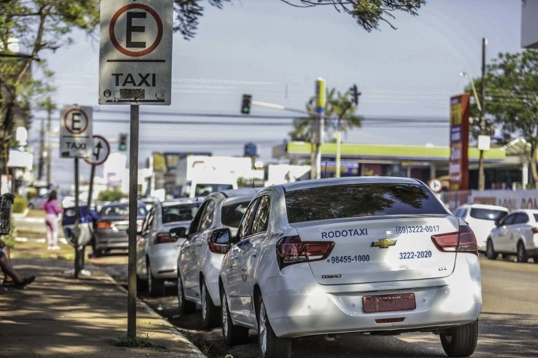 Semtran orienta profissionais sobre novas regras para cursos de taxistas, mototaxistas com validade vitalícia