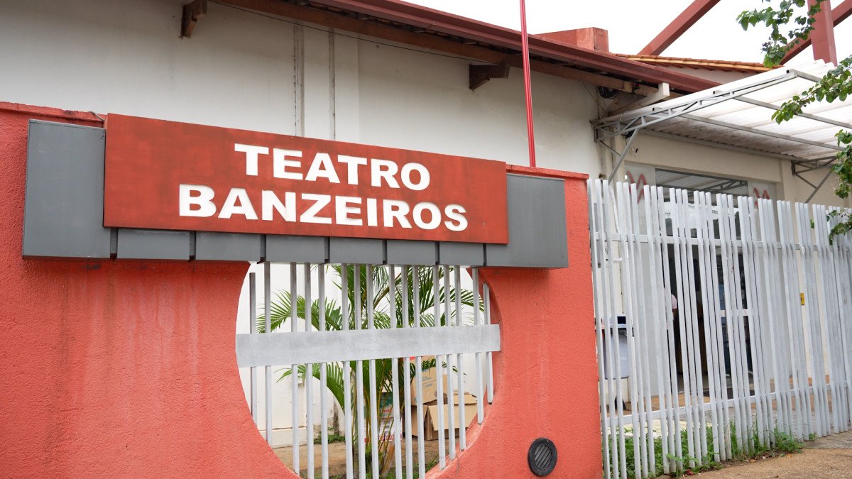 Teatro Banzeiros passa por manutenção para garantir melhores espetáculos