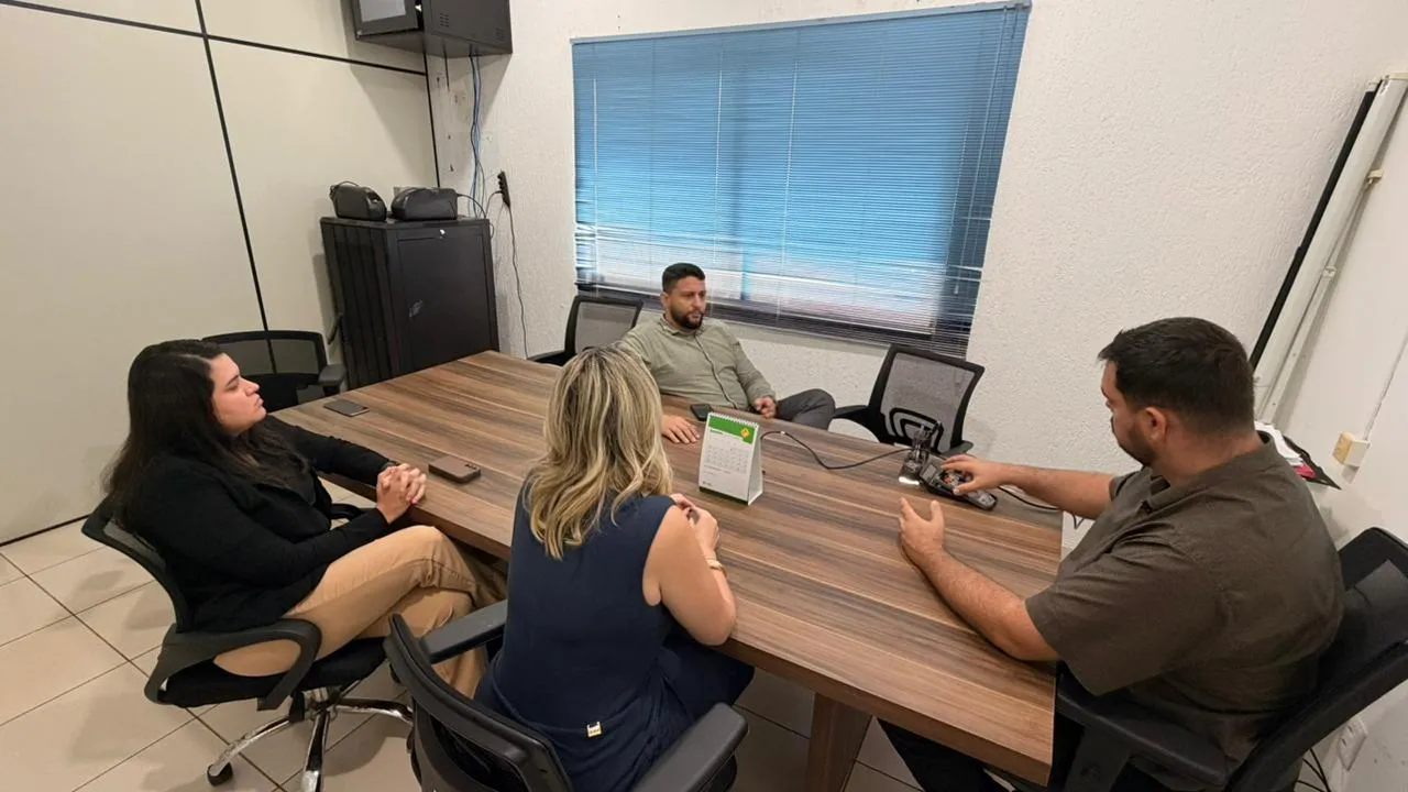 Expansão da rede de esgoto é pauta em encontro entre a Águas de Rolim de Moura e a AGERROM