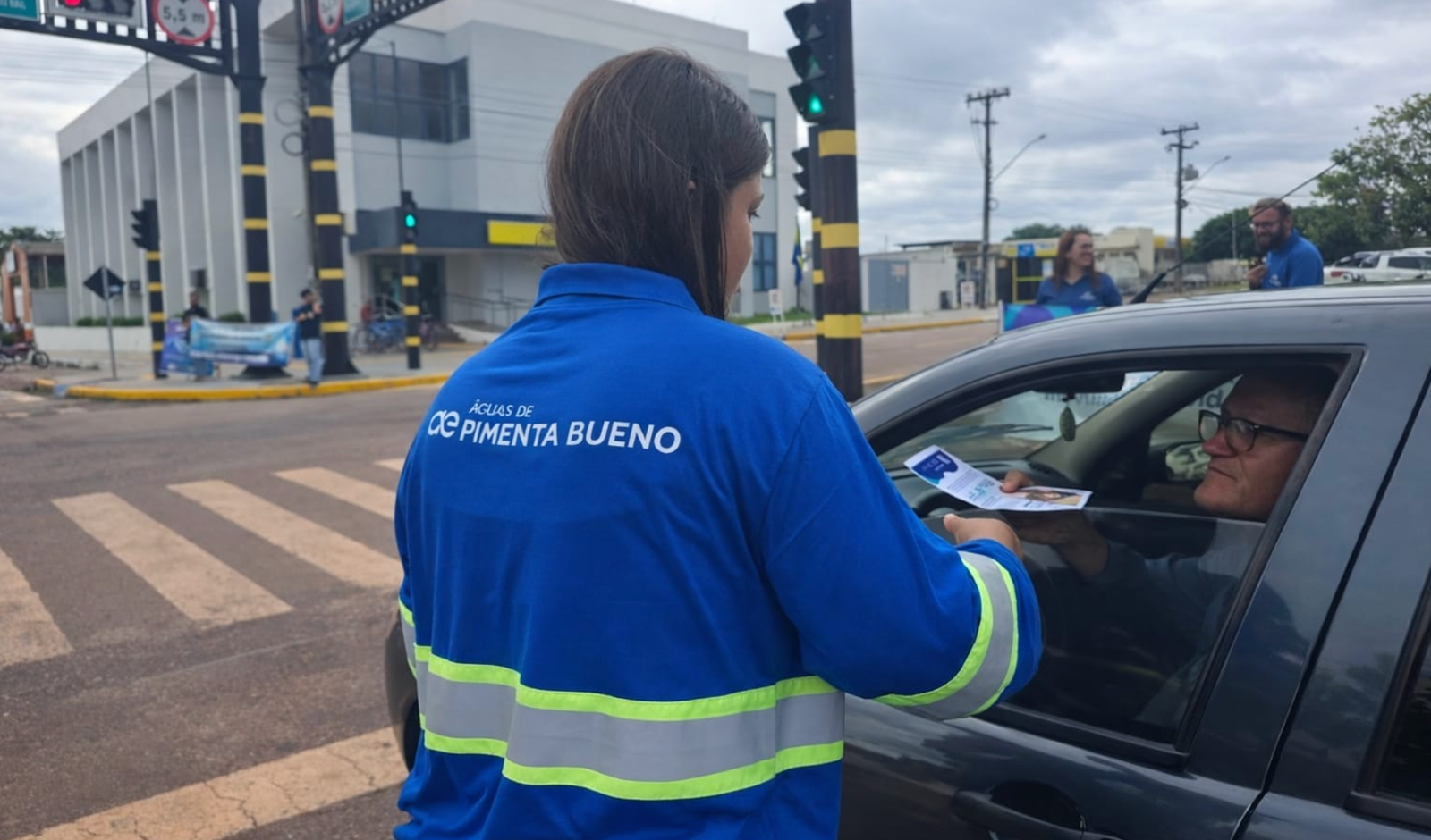 Águas de Pimenta Bueno leva educação ambiental e dicas de uso consciente da água durante pit stop
